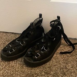 Lace-up Sandals!